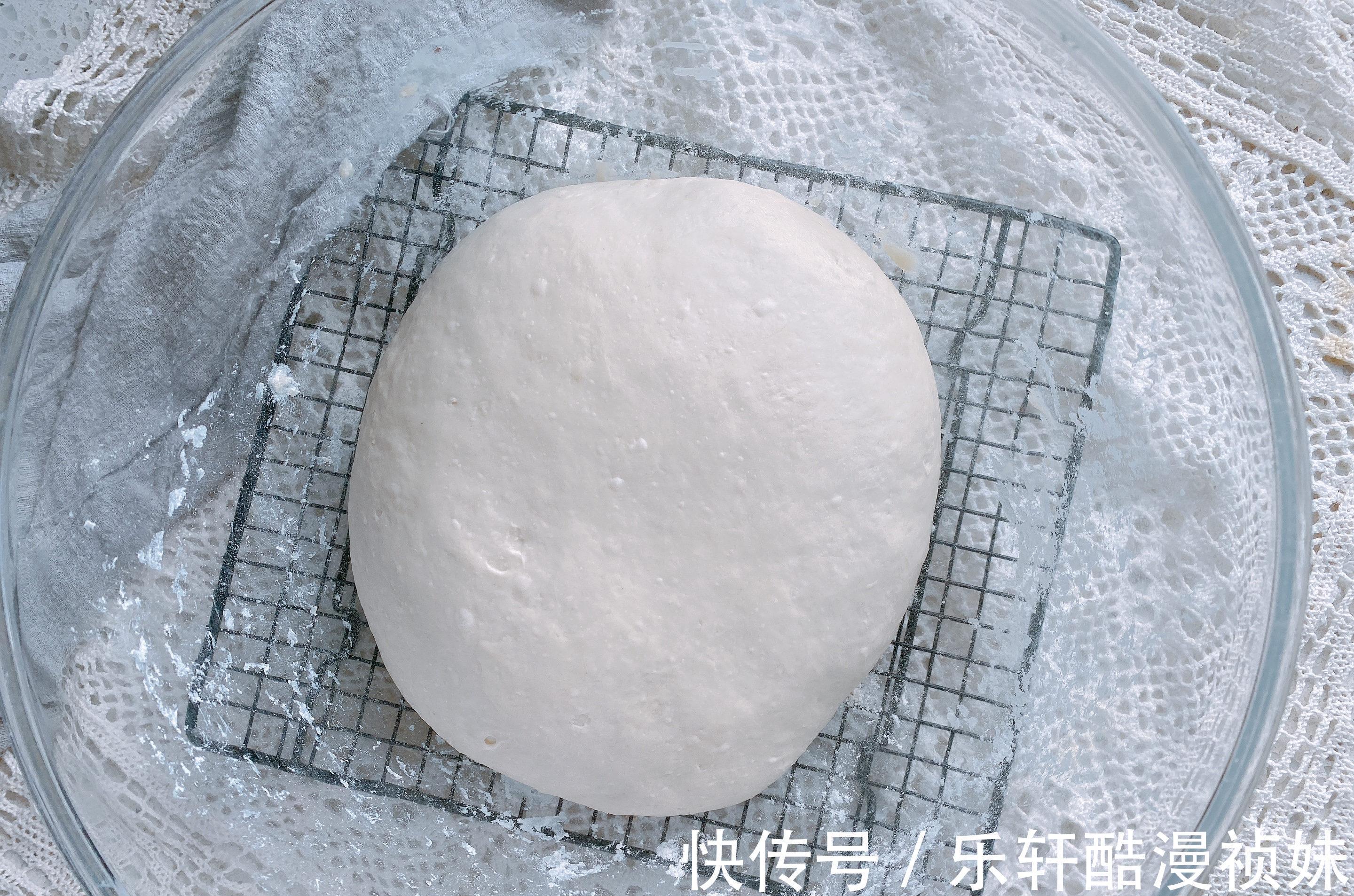 松软|浙江美食梅干菜饼,几十年老配方,馅料咸香,饼皮松软凉了也不硬