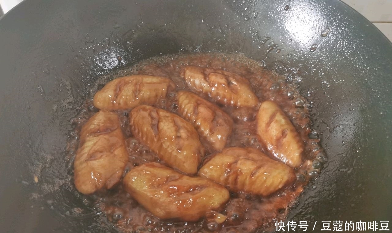 还在吃红烧鸡翅吗,这才是做鸡翅的王道,简单方便,老少皆宜