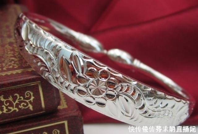 银饰|这2种珠宝搭配在一起会黯然失色,一定要区分开放!不要浪费钱了