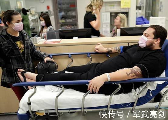 病房|医护大厅趴满人，临死前表现如出一辙，美医生：85%的人没打疫苗