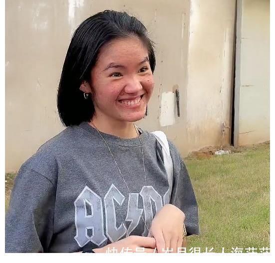 《变形计》李勒优被城市家庭收养，脸上长满青春痘，还不忘臭美