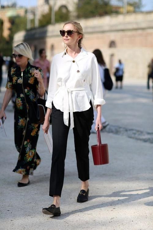 最近火了一种穿法：直筒裤＋乐福鞋，舒适百搭又时髦，春天穿正好