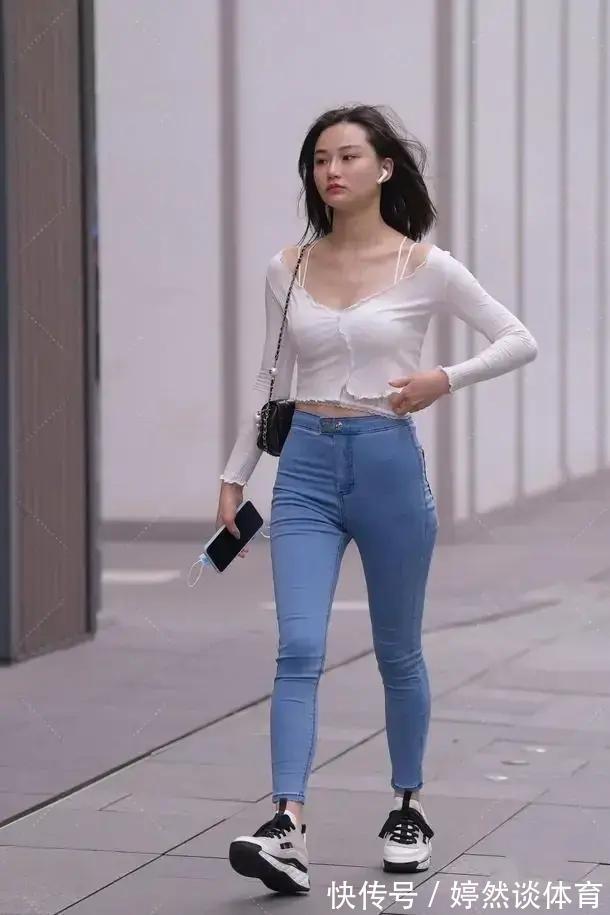牛仔裤 “大长腿”穿牛仔裤,可以更好的展现自己的优势,释放魅力