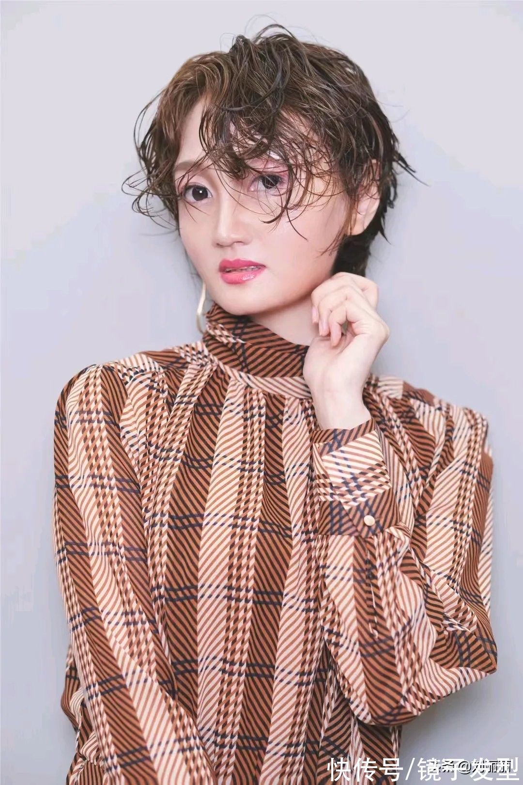 发尾 别剪过时发型了,新剪烫染100来款送给你,美不美自己看