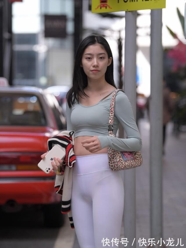搭配 换季如何保暖?露脐长袖搭配瑜伽裤,炫酷高雅又时尚帅气!