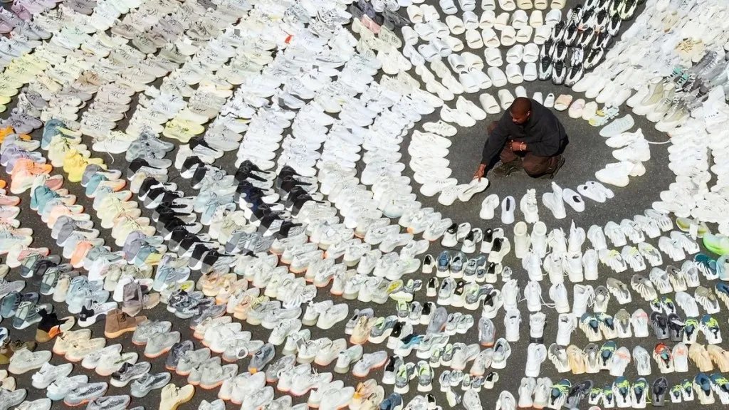 k一鞋难求,为什么 Yeezy Foam Runner 能成为爆款?