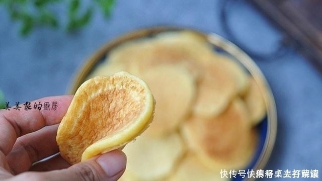 早餐饼种类那么多，我就爱此物蓬松柔软越嚼越香，1分钟1个