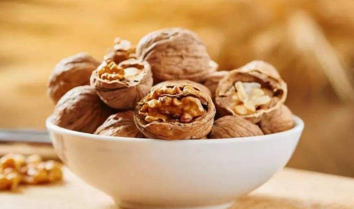 什么时候吃核桃最好时间选不对,吃核桃就等于“白吃”,了解下