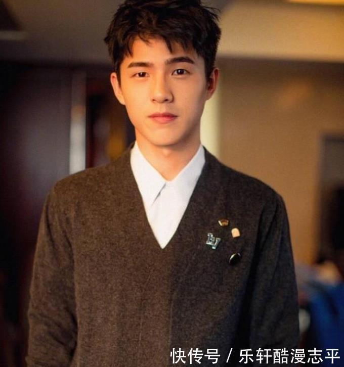 何炅|《極限挑戰(zhàn)寶藏行》開播，何洛洛真名上熱搜，曾被誤會是何炅親戚