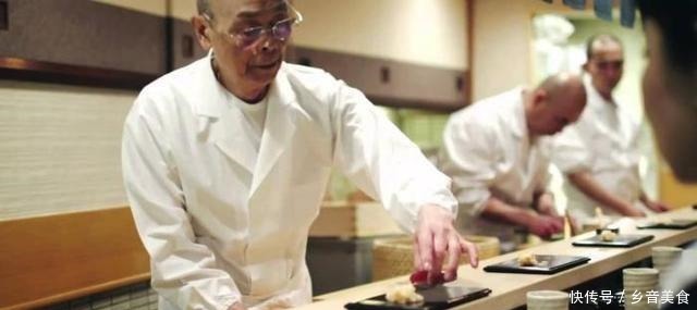 日本“寿司之神”从不与男人握手,然后他被米其林带走