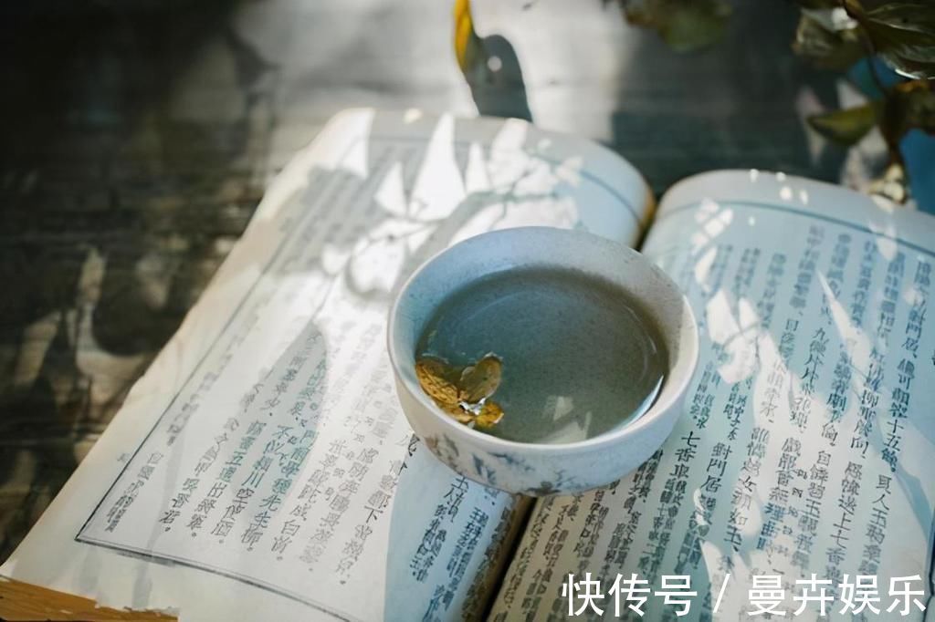 下联&上联“坐红楼,读水浒,说三国,梦西游”,网友的下联堪称经典