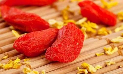 睡眠质量|睡前干吃5粒枸杞,坚持一段时间后,身体会有啥变化?不妨了解