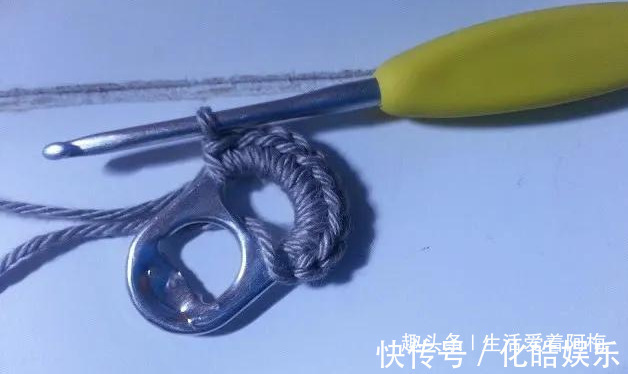 在易拉罐拉环上编织，钩成的包包耐看耐用！DIY变废为宝附教程