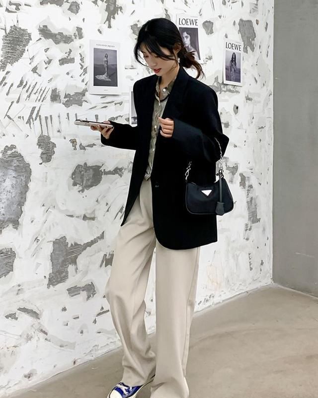 春天一定要有这4件“薄外套”,百搭又时髦,穿上舒适度刚刚好!