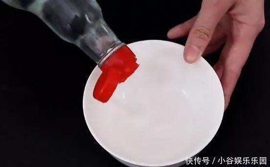 白鞋边穿脏不要水洗，教你一个窍门，再脏鞋边都跟新的一样