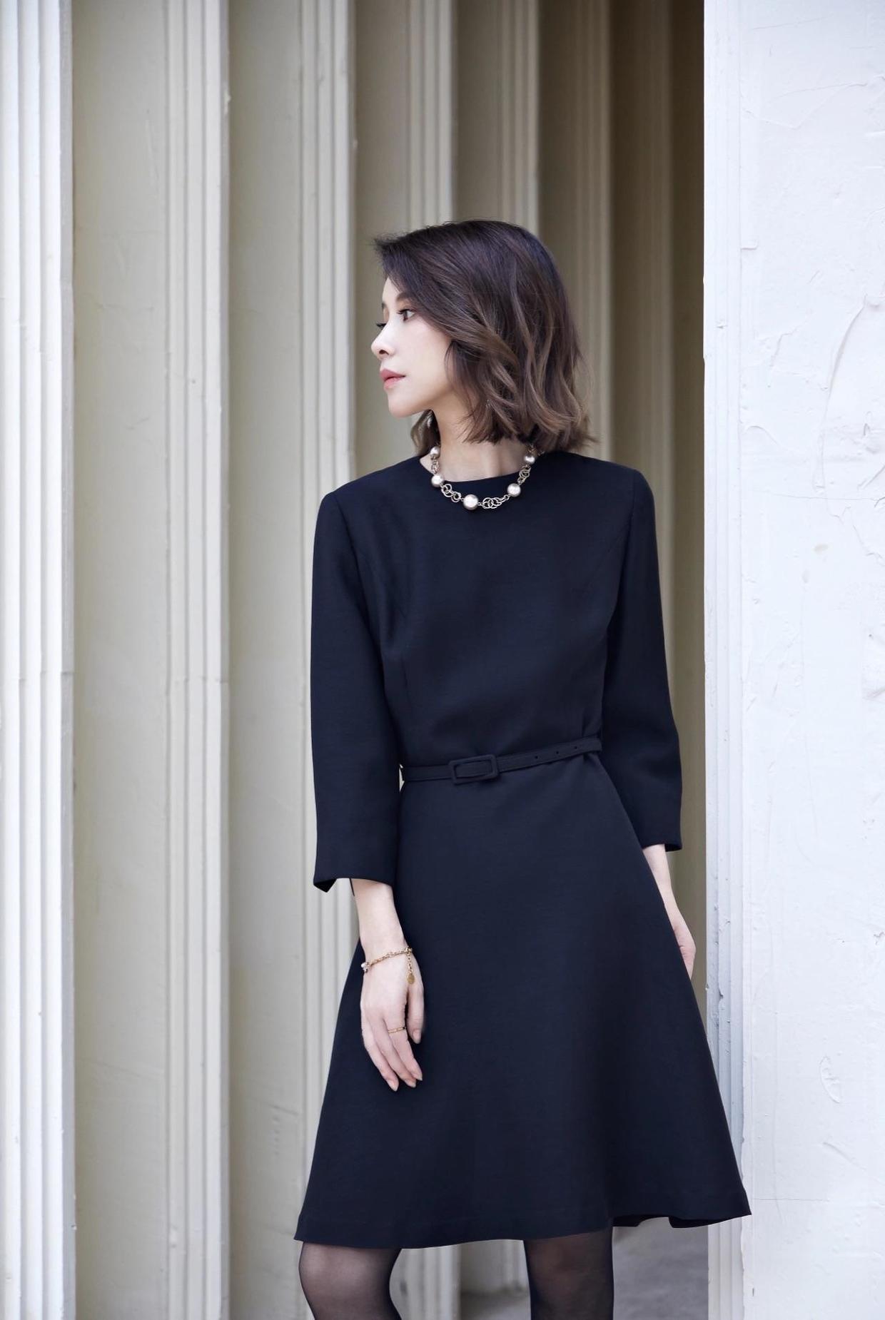 针织连衣裙 冬季穿搭没头绪?不妨试试这些纯黑色连衣裙,时髦百搭不挑人