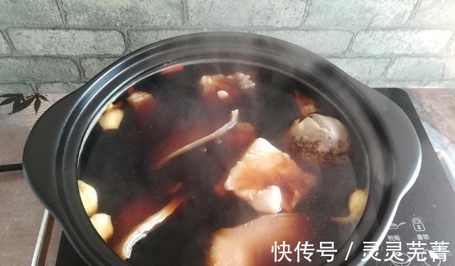 做卤菜时,牢记“1分2煮3泡”,鲜香入味,家人吃得很满足!