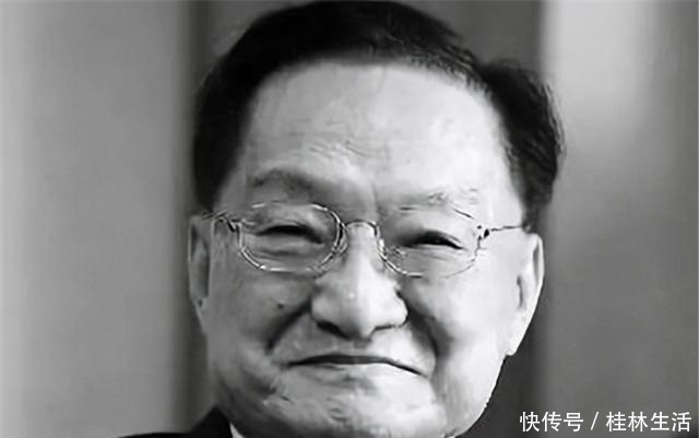 原配|金庸一生难言的痛:生母早逝,父亲被枪决,原配出轨,长子自杀