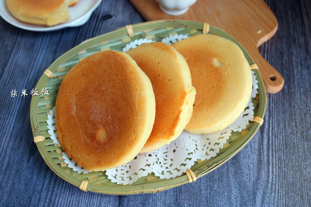 做成|1碗面粉,2个鸡蛋,做成的小饼外酥里软,比面包还好吃