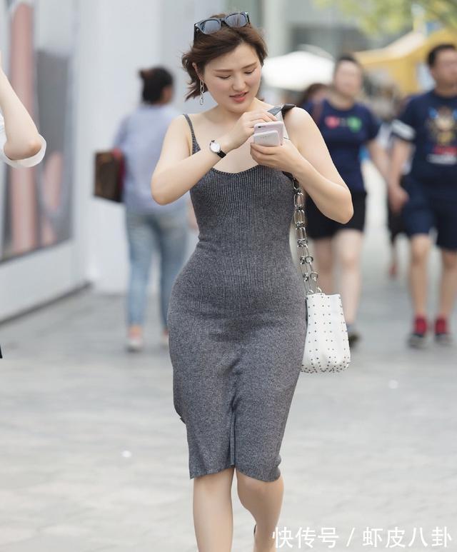 卡其色|针织吊带裙“收腹细腰”的好帮手,穿出迷人自信,气场十足!
