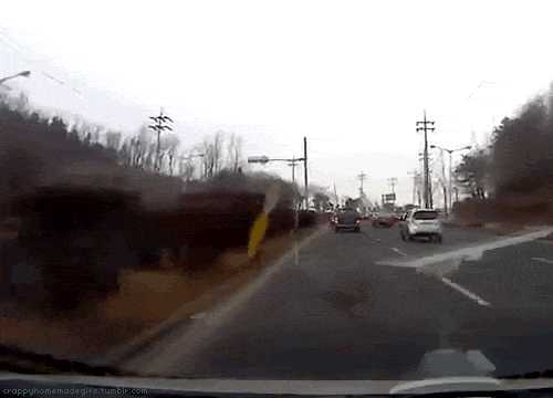 一辆车|搞笑GIF：吓死了！怎么就出来了一辆车呢？