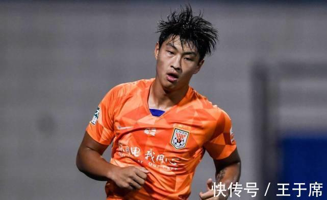 赵震|留洋又添1人?泰山22岁红星无缘国足原因揭晓!名记:他要去欧洲