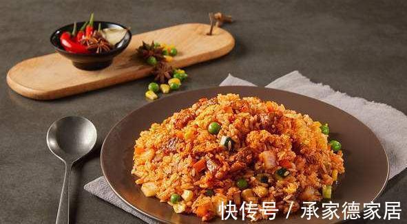 小孩最爱的鸡翅包饭,教你在家这样做,色泽诱人又入味,百吃不厌