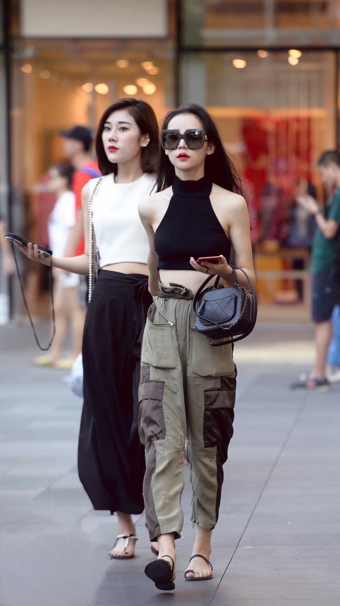 街拍高挑美女,全是身材超好颜值超高的小姐姐,每一位都特别迷人