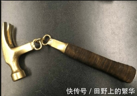 |开心一刻笑话:邻居大爷给大妈骂出门来,我在等电梯刚好撞见了