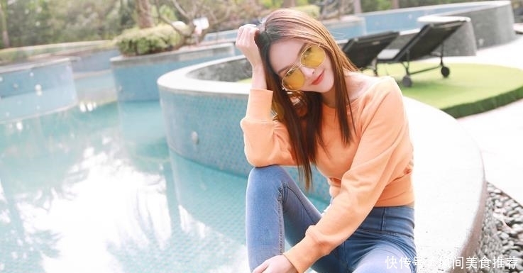 丰盈|粉嫩甜美的打底裤小姐姐展示优雅烂漫的气质,丰盈身材女人味十足