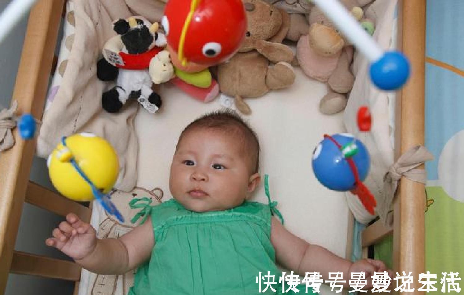锻炼|这样陪两个月婴儿玩耍,不仅促进大脑和身体发育,还拉近亲子关系