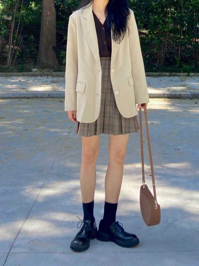 穿搭|立秋后,用西服搭配裙子时髦又显气质,小个子的女生都爱了