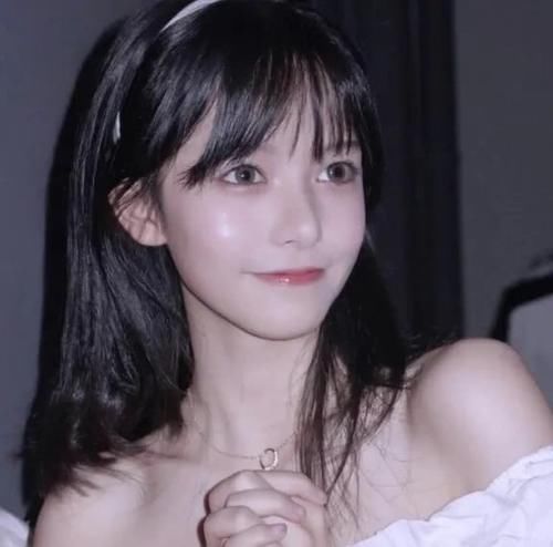 初中学生妹别尝试这3发型,不是不好看,只是容易变成“秃头少女”