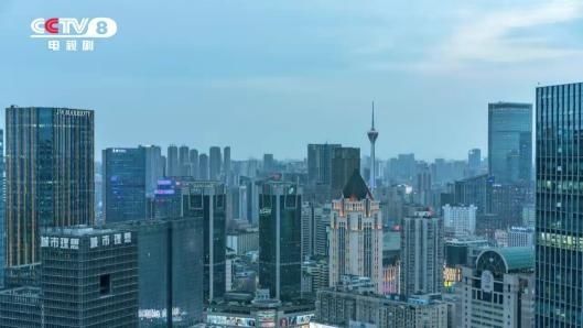 《紧急公关》央八热播,黄晓明:我要学习成都人非常先进的消费观