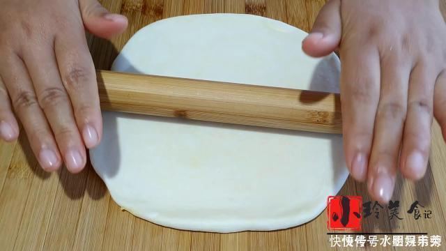烙饼为什么发干发硬大多人以为用开水烫面,抹很多油,其实都错