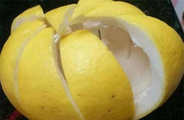 柚子皮|柚子皮放进锅内煮一煮,效果太棒了,解决了很多男人女人的大烦恼