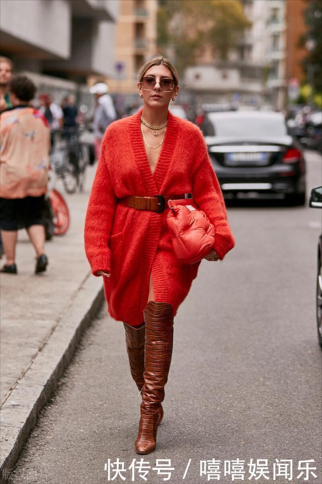 今年不流行风衣了，时髦精都穿“针织开衫”，遮肉显瘦美得不一般