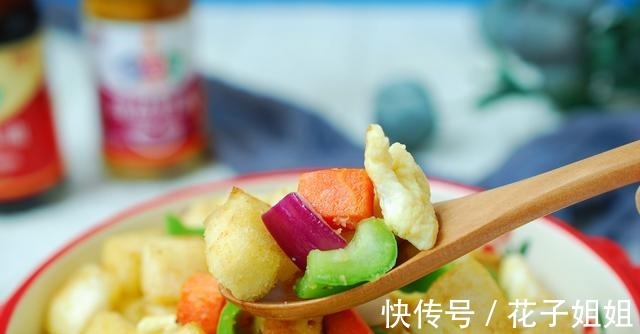 2个鸡蛋往馒头里一倒，出锅变美食，营养丰富又好吃，孩子喜欢！