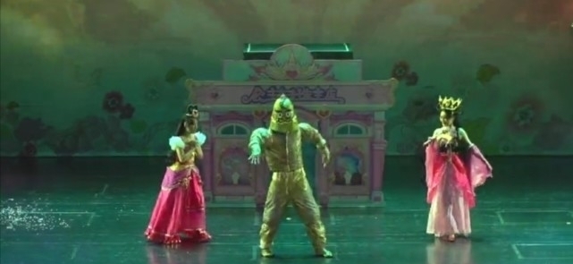 铁皮|叶罗丽:舞台剧版本的叶罗丽可圈可点,造型都很还原