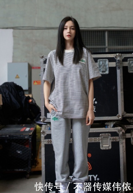 沈梦辰的腿有多长?别人穿9分裤,被她穿成