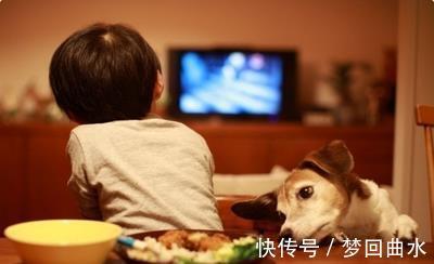 视力|“妈妈,我想看电视”,三位妈妈的不同回应,影响孩子的人生走向