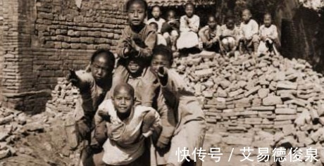美国|一组美国镜头下心酸老照片：百年前的孩子们，原来这才是历史差距