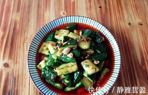 老同学来家里做客,做了5道家常菜,成本不到80元,大家都吃嗨了