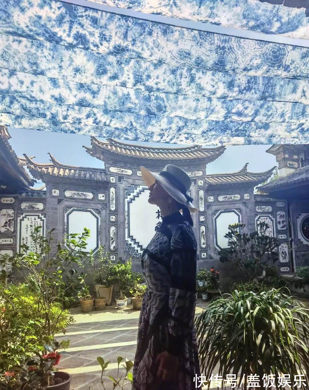 名将|国乒名将丁宁恋情疑曝光，与神秘男依偎牵手逛街，曾自曝从未恋爱