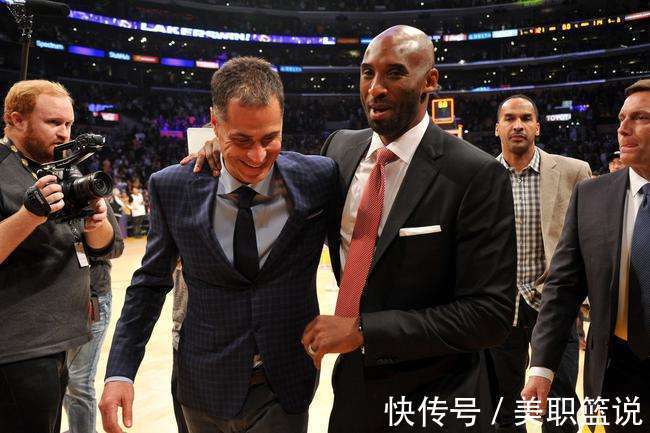 cb瓦妮莎新情况?与NBA湖人队高管晒亲密合照,她的手不知所措