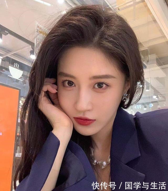 护肤品 日常护肤,不能盲目对肌肤进行“大补”,按照常规步骤就可以!