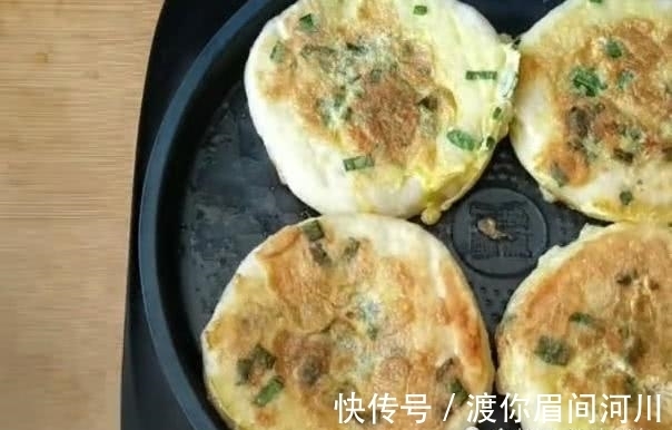 鸡蛋|4个鸡蛋，1碗面粉，不揉面，不擀面，简单做出超好吃的鸡蛋饼