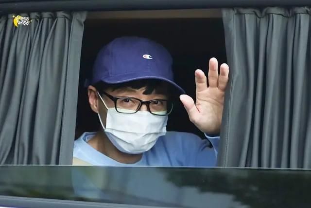 RM资讯：大神上班饭拍！狗哥INS相关！愚人节告白刘在石