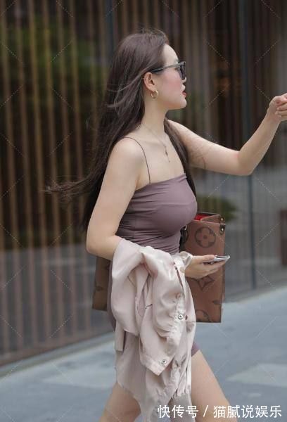 贵妇|贵妇穿搭“白领风”,连衣裙温柔有气质,配高跟鞋逛街上班两不误