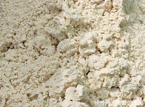 香蕉皮|养花人惯用4种“宝贝”,盆里加一点,肥力足不烧根,花开爆满盆